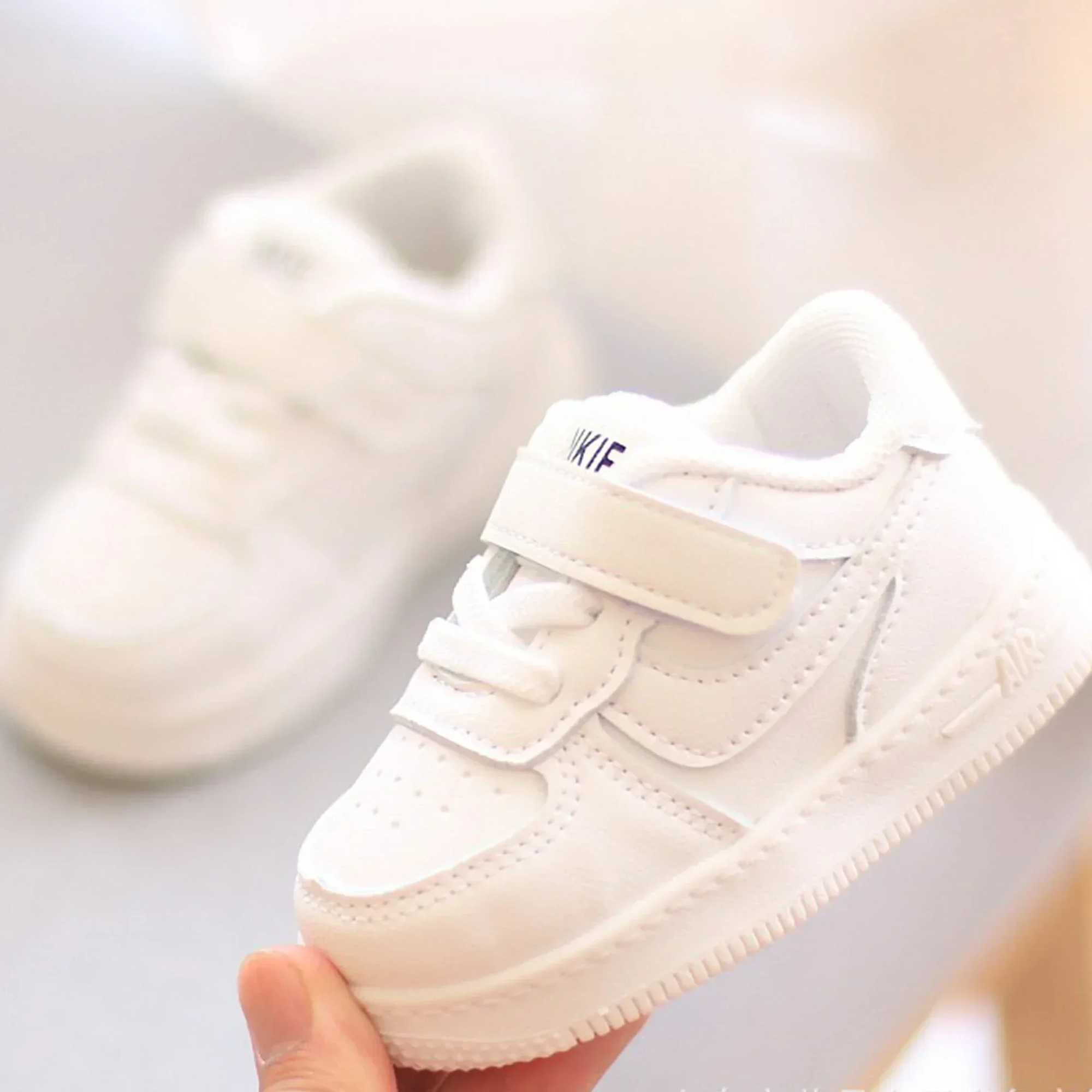 Childrens running shoes autumn and winter outdoor sports shoes anti slip childrens soft soled baby sports shoes X250409