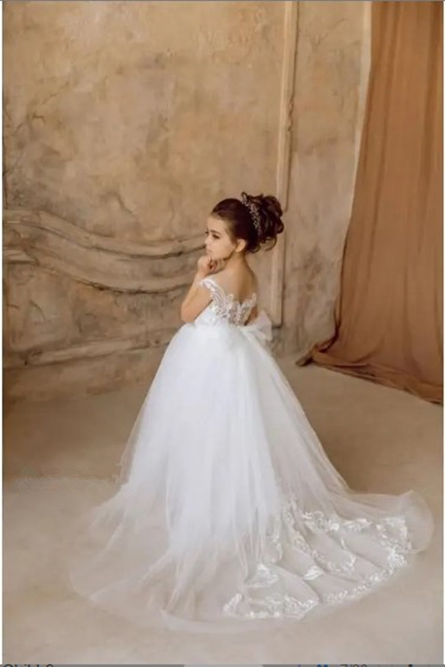 Cute 2024 Girl Dress For Wedding Lace Appqulies Tulle Skirt White Ivory Ball Gown Illusion Summer Sleeveless Communion Clothes
