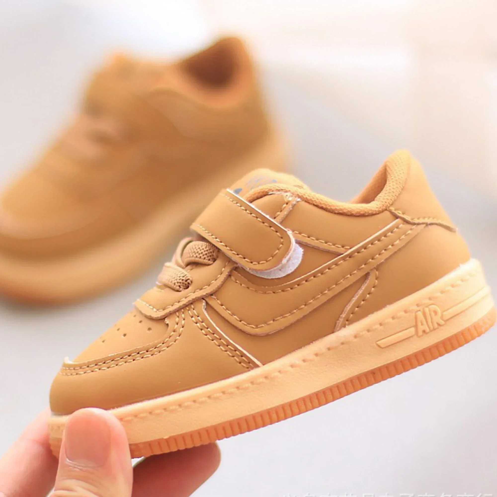 Childrens running shoes autumn and winter outdoor sports shoes anti slip childrens soft soled baby sports shoes X250409