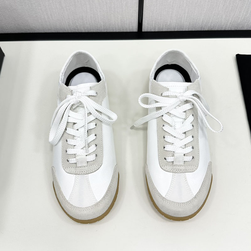 Womens Sneakers Dress Shoe Designer Cowhide Lace Up Sprot Trainer Running Outdoor Shoe Classic Silver Gold Platfor Low Heels Leisure Shoe Rubber Outsole Casual Shoe