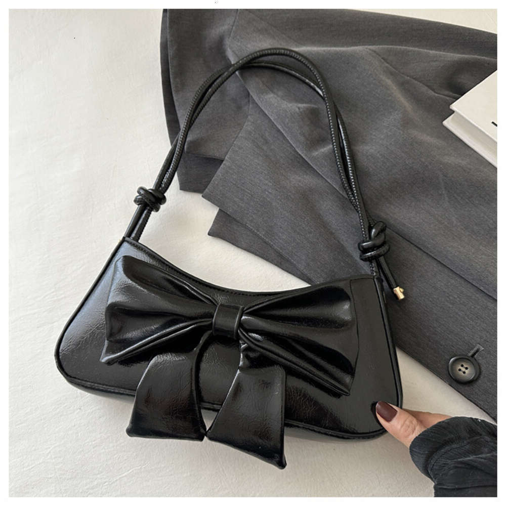 2025 Designer Light Underarm 3 Women Leisure Crossbody Bag Shoulder bag Fashion Stylish Versatile Classic design Natural Minimalist style Free shippin