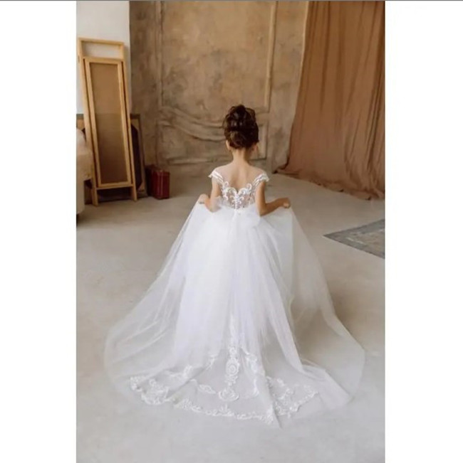 Cute 2024 Girl Dress For Wedding Lace Appqulies Tulle Skirt White Ivory Ball Gown Illusion Summer Sleeveless Communion Clothes