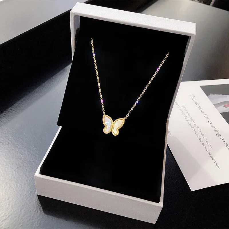 Korean Fashion Butterfly Necklace Womens Elegant Gold Pendant Chain Necklace Retro Style Fashion Jewelry Wholesale W240731