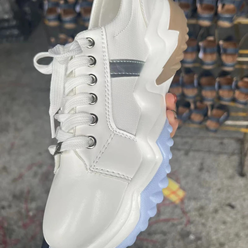 Fashion Tennis High Top Canvas Shoe Sneakers Women Lace-Up Breathable Running Autumn Girls Platform Vulcanized Shoes 240612
