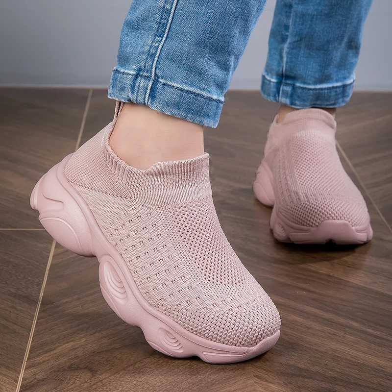 2025 childrens sports shoes boys net breathable running shoes childrens sports shoes girls flat casual shoes fashionable knitted running shoes X250409