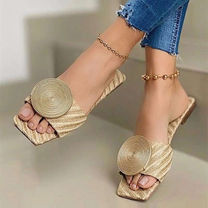 2024s 2024 New Designer Slippers Womens Summer Sandals Fashion Embroidered Platform Slipper Super Lightweight For Travel Plus Size 35-43