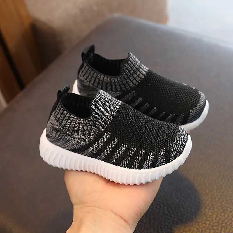 Childrens knitted casual shoes sports shoes for boys and girls slip on non slip breathable running shoes for children aged 2-8 Zapatos X250409