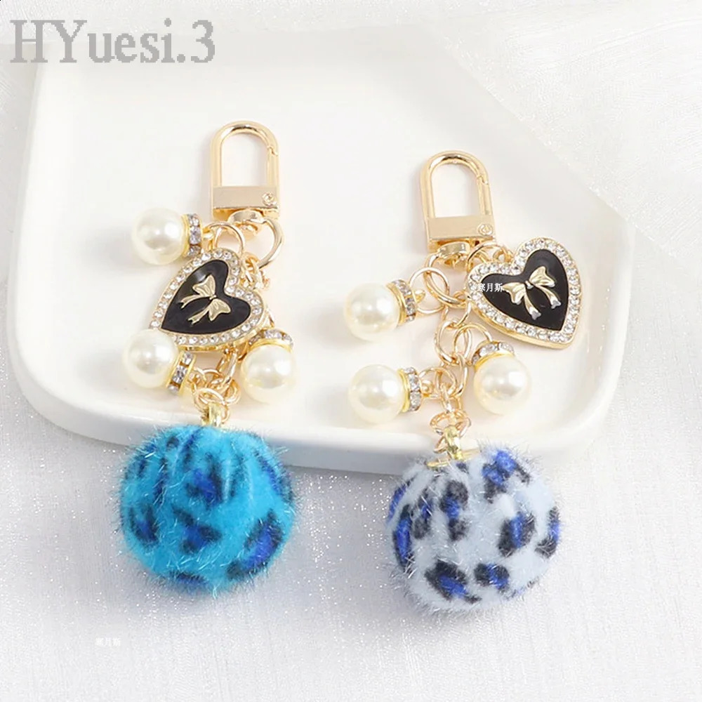 Classic Plush Keychain Colorful Acrylic Chain Heart Pompom Keyrings For Women Girls Wallet Bag Ornaments 240731