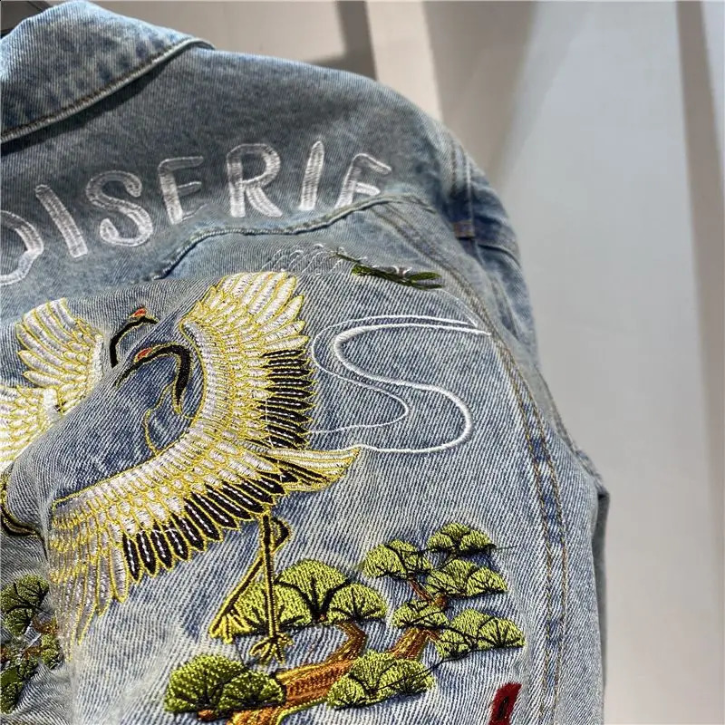 Mens Denim Jacket with Embroidery Male Jean Coats Blue Original Autumn Menswear Y2k Fashion Washed Joker Cowboy Large Size L G 240816