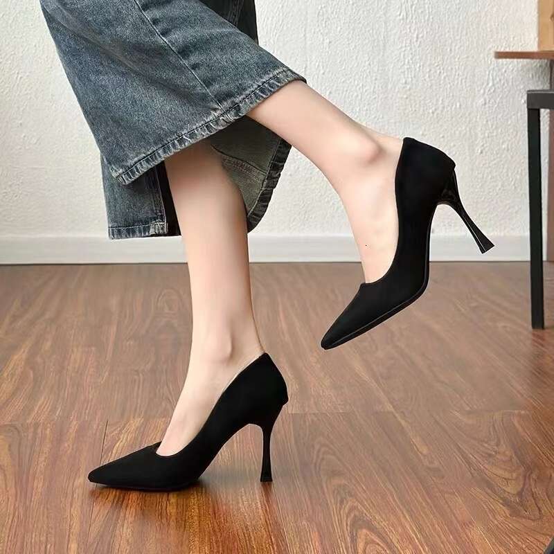 2024S 2024 New Fine Suede Professional Work Women's Students Ceremonial High Heels New Female Pointed Head Middle Heel Single Shoes Black