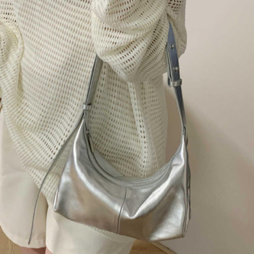 Shoulder Bags Delicate Dumpling Bag For WoMens Crossbody Niche Designer Bag Shoulder Bag Soft Leather WoMens Bag 241015