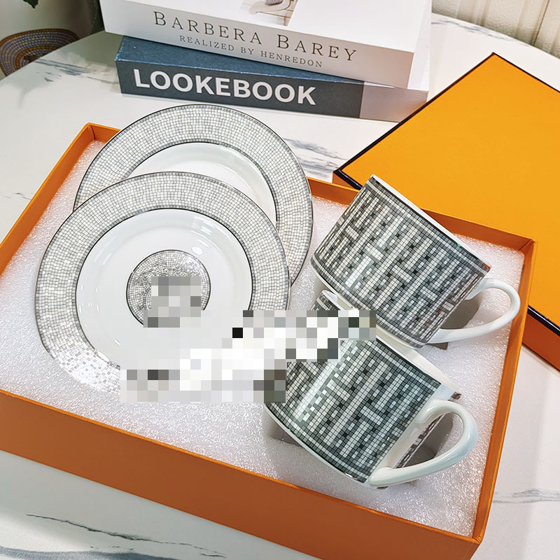 Classic and fashionable coffee cup set, European afternoon tea set, black tea cup, coffee 2 cups, 2 plates gift box packaging