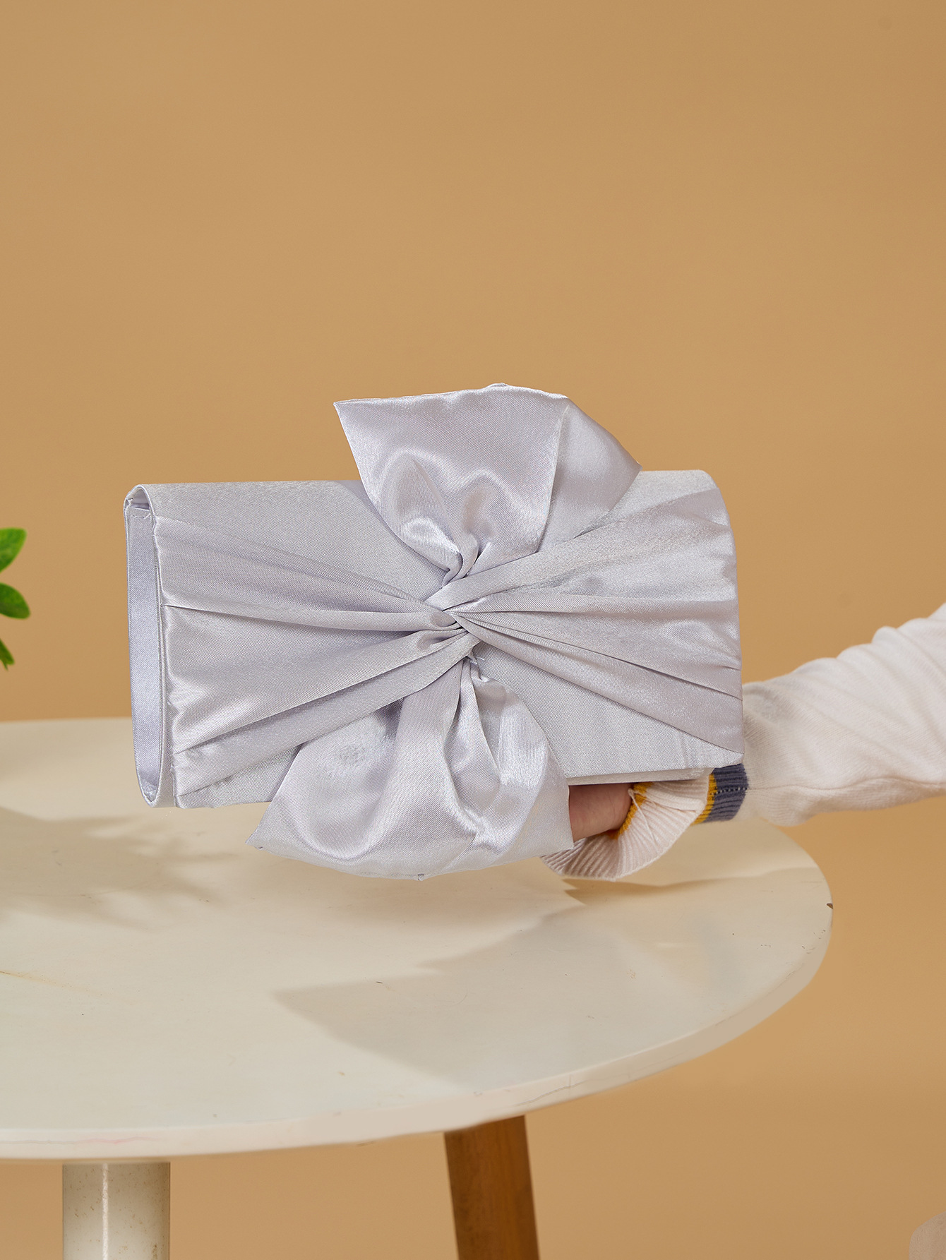 New designer pure classic color dinner bow slanted bride dinner gift bag dance party
