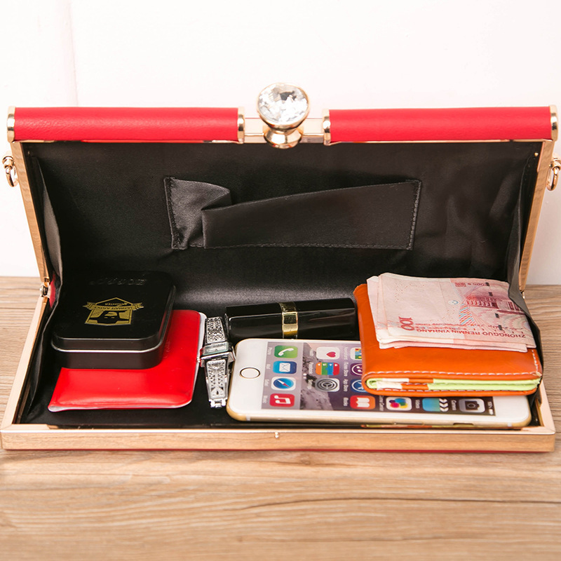 New lacquered leather multifunctional women's chain shoulder crossbody bag paired with diamond dress and dinner bag