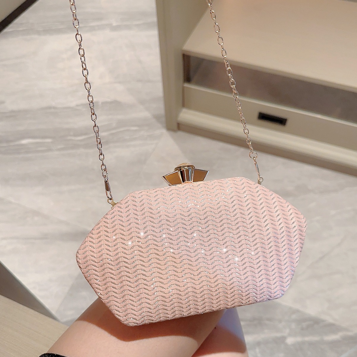 New ladies and celebrities hold shiny pink fashionable evening dresses with small square collars and chain pockets