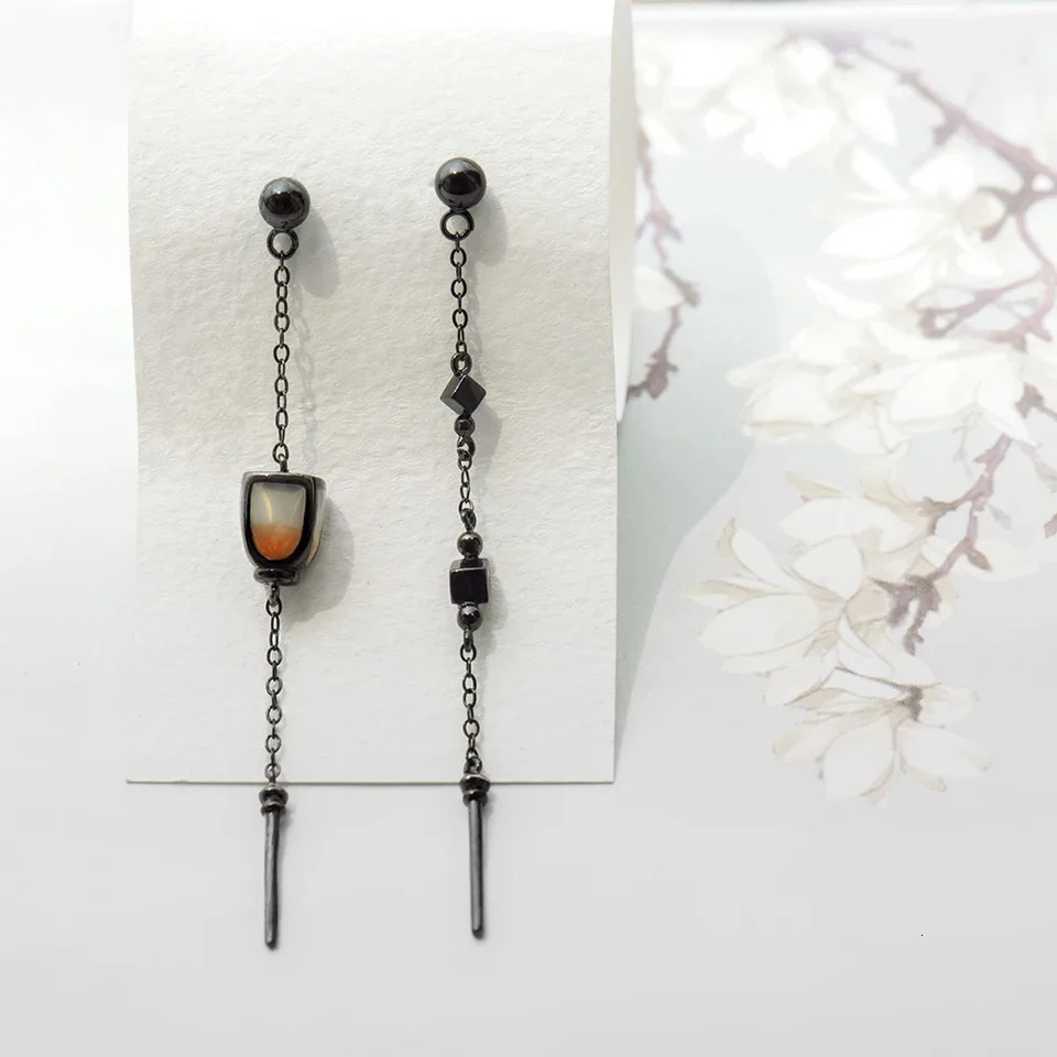 Thaya 100% S925 sterling silver womens pendant earrings retro pendant earrings pearl lamp fashionable earrings womens exquisite jewelry 241031