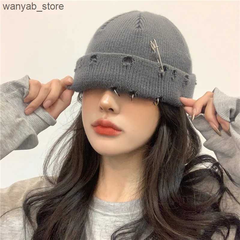 Wide Brim Hats Bucket Hats New Fashion Knitted Hat Punk Hip Hop Beanies for Men Women Metal Pin Ring Brimless Melon Cap Winter Warm Crochet Bonnet Gor
