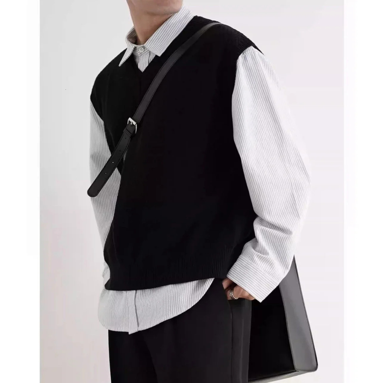 Early Autumn Simple Black Vneck Knitted Sweater Vest for Men Classic Fashion Harajuku Loose Casual Allmatch Inner 241031