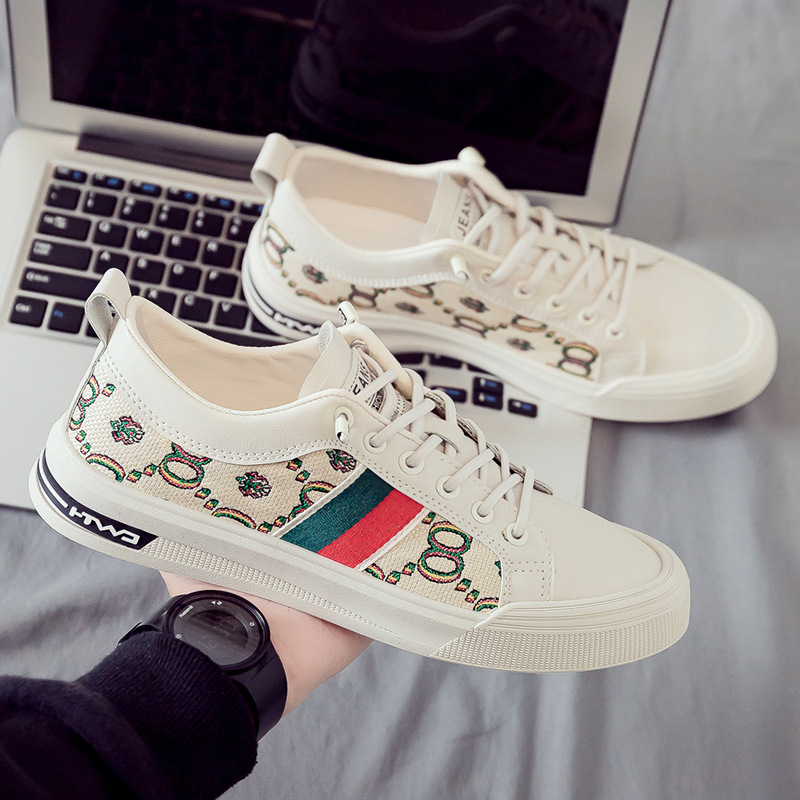 2024 New Summer White Korean Edition Trendy Men's Versatile Embroidered Little Bee Board Shoes Athletic & Outdoor Shoes