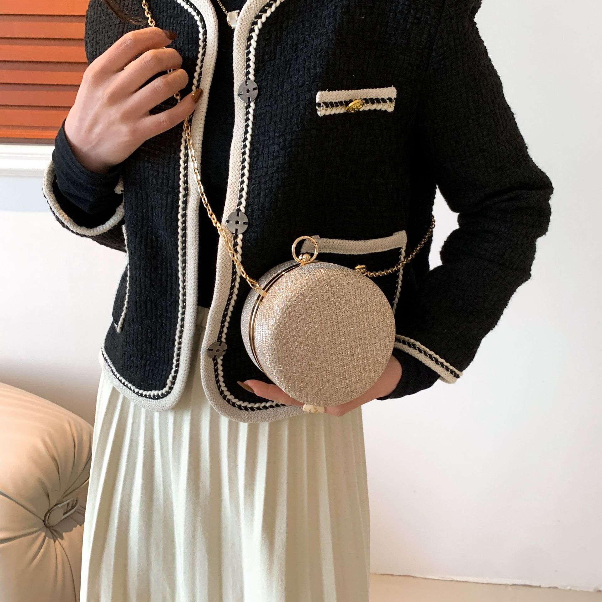 New women's high-end beauty banquet texture simple and fashionable single shoulder fashionable multifunctional woven crossbody bag