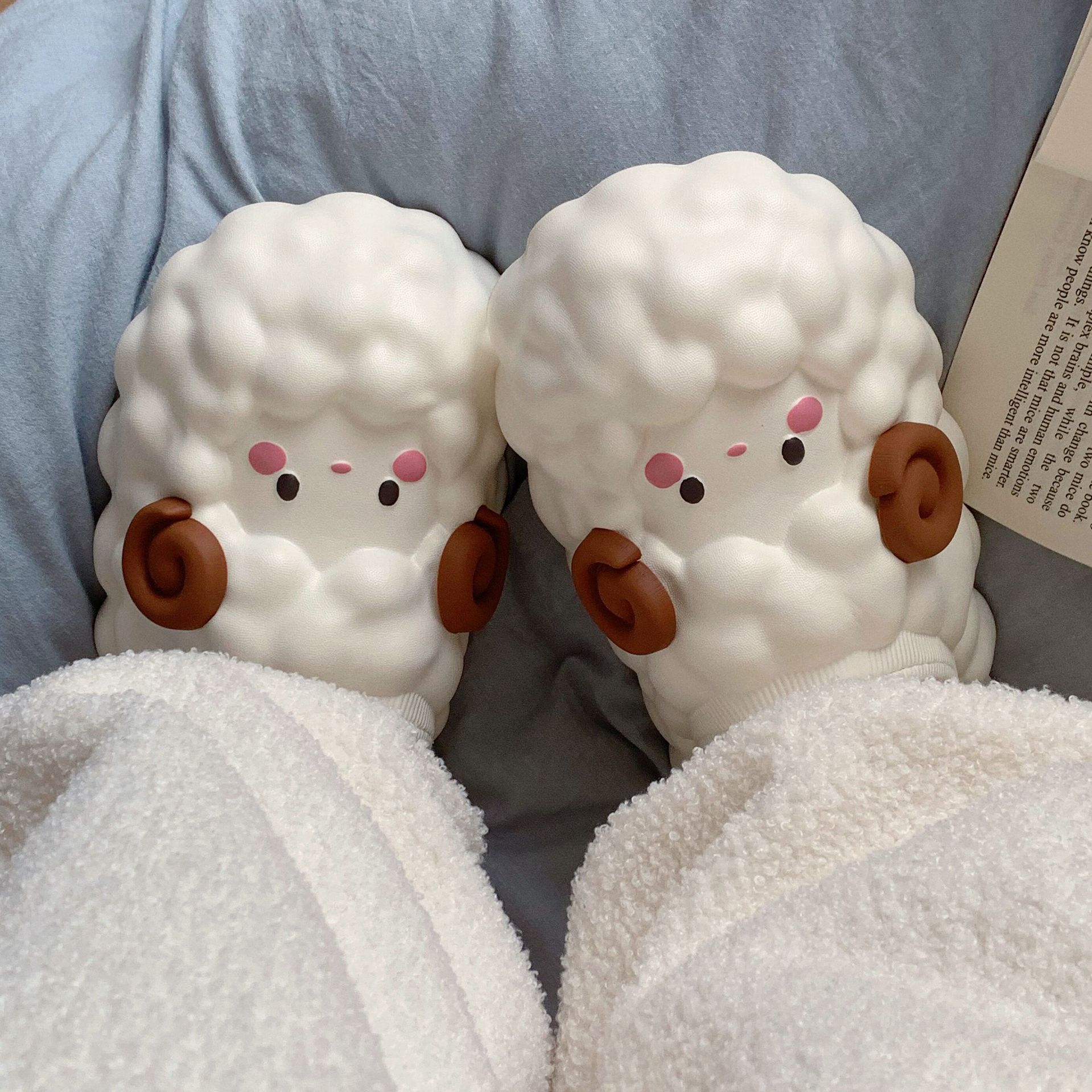 Three-dimensional Lamb slippers for Women Girls Ladies Fall/Winter Warm fur slide Furry plush mule Luxury women's shoes Flat slipper slide foot