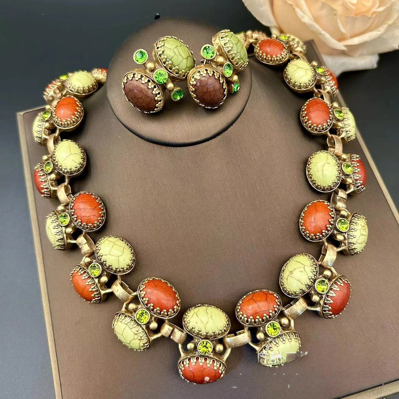 European and American literature and art retro heavy industry niche n high-end fashion natural stone necklace earrings brooch 241031