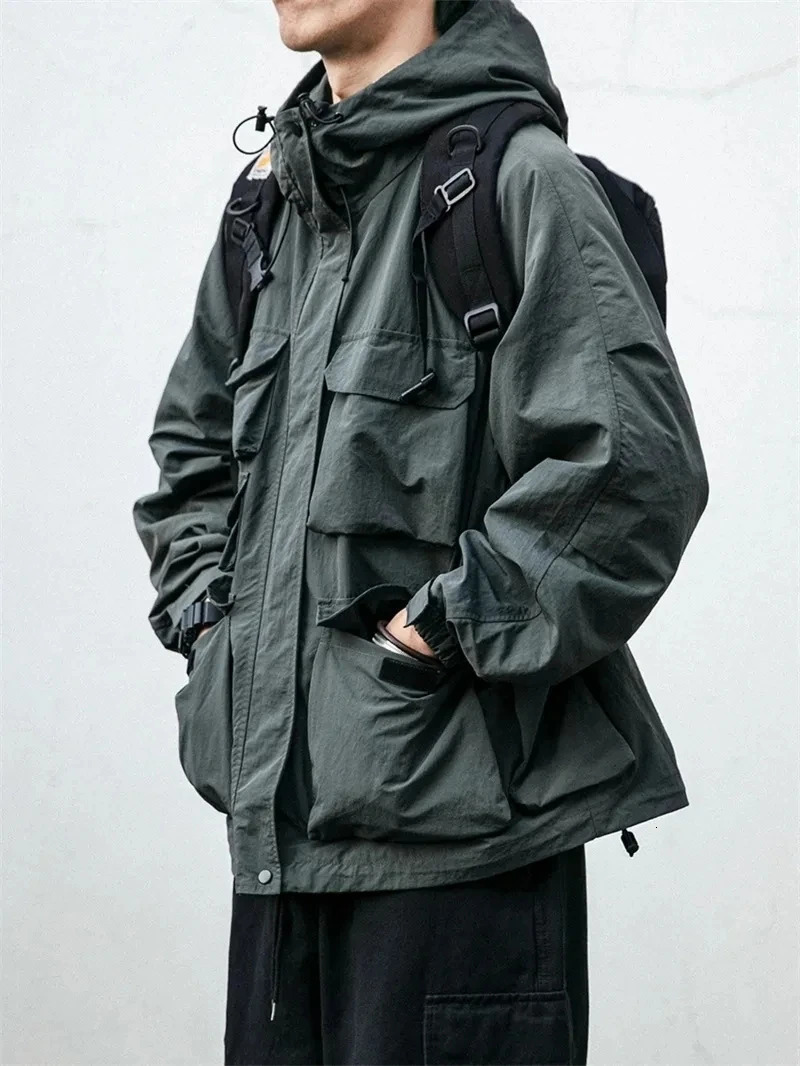 Multi pocket street clothing mountain hoodie jacket mens clothing Harajuku casual cargo jacket fashionable black jacket mens clothing 241031