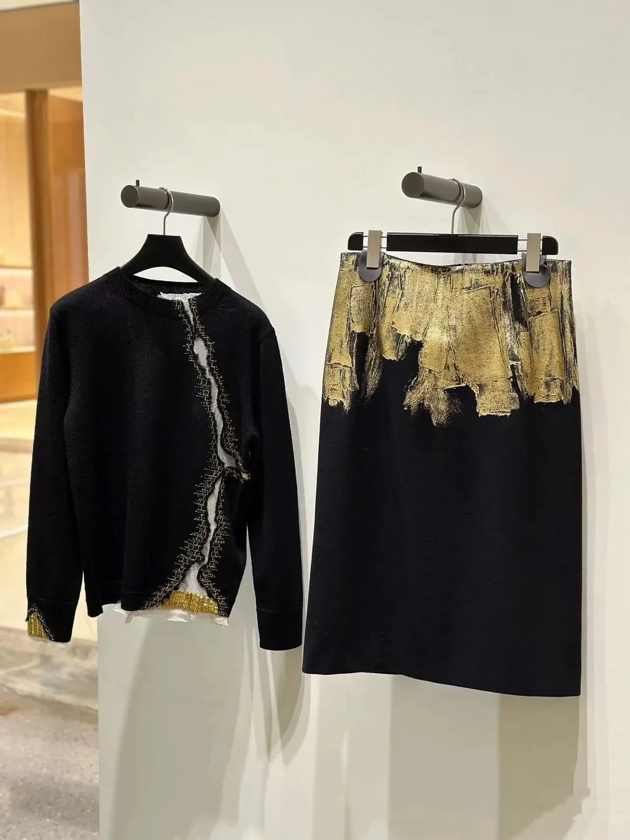 Womens beaded round neck long sleeved sweater knitted Sweatshirt Top Women Female Clothing Blouse 241029