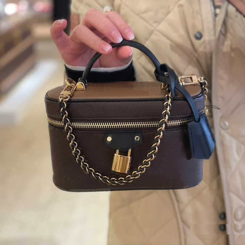 Portable Large Capacity cosmetic bag Fashion Makeup Bag Portable Advanced Travel Make Up Bag Boston Bag Messenger Handbag Evening bag 240315