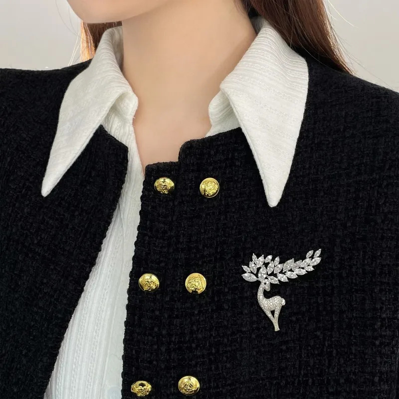 Fashion Full of Sika Deer Brooch Pin for Women Men Gold Plated Silver Color Crystal Animal Christmas Jewelry Gifts 241031