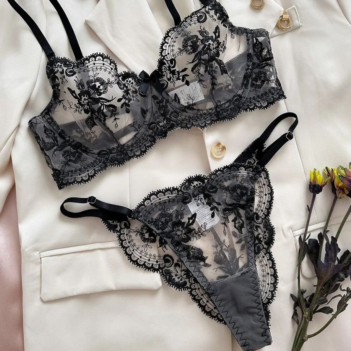 Women Flower Embroidered See-through Mesh Sexy Comfortable Simple and Elegant Underwear Set Erotiic Sexy Bra and Panty Set 241031