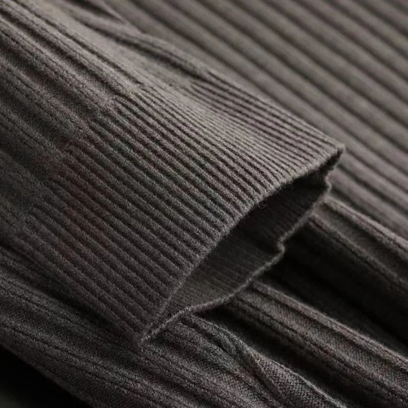 Light Business Vertical Stripe Polo Sweater Mens Autumn and Winter Leisure Slim Fit Handsome Knitwear Pullover Half Zip Top 241031