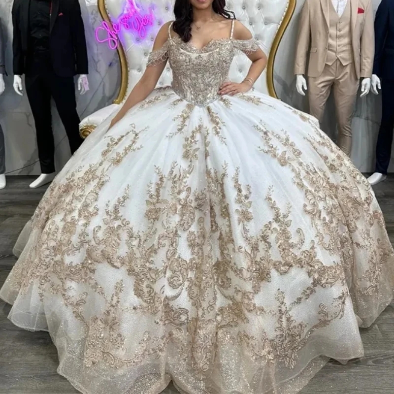 Luxury Light Champagne Shiny Spaghetti Strap Quinceanera Dresses Princess Ball Gown Appliques Lace Beads Tull Sweet 16 Dress Vestidos 15 De Anos