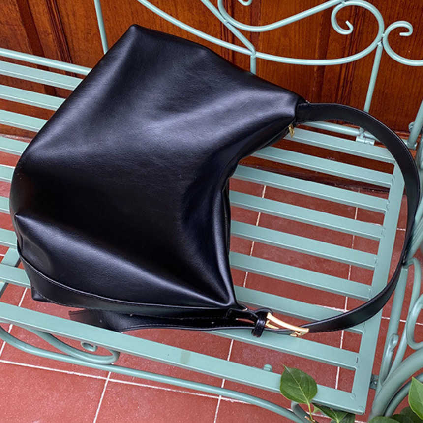 Shoulder Bags Cross Shoulder WoMens Bag Artistic Single Shoulder Large Shopping Bag WoMens Trend Simple And Versatile Soft Tote Bag 241015