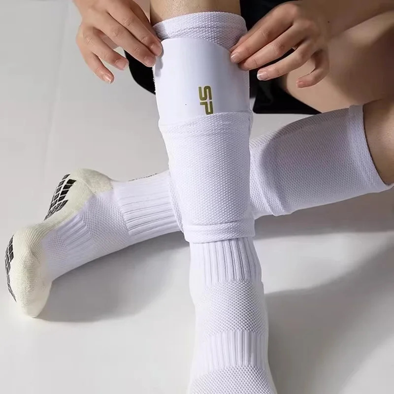 Three-piece Anti Slip Soccer Socks Football Shin Guards Adults Kids Elasticity Legging Cover Sleeve With Pocket Protection Gear 240322