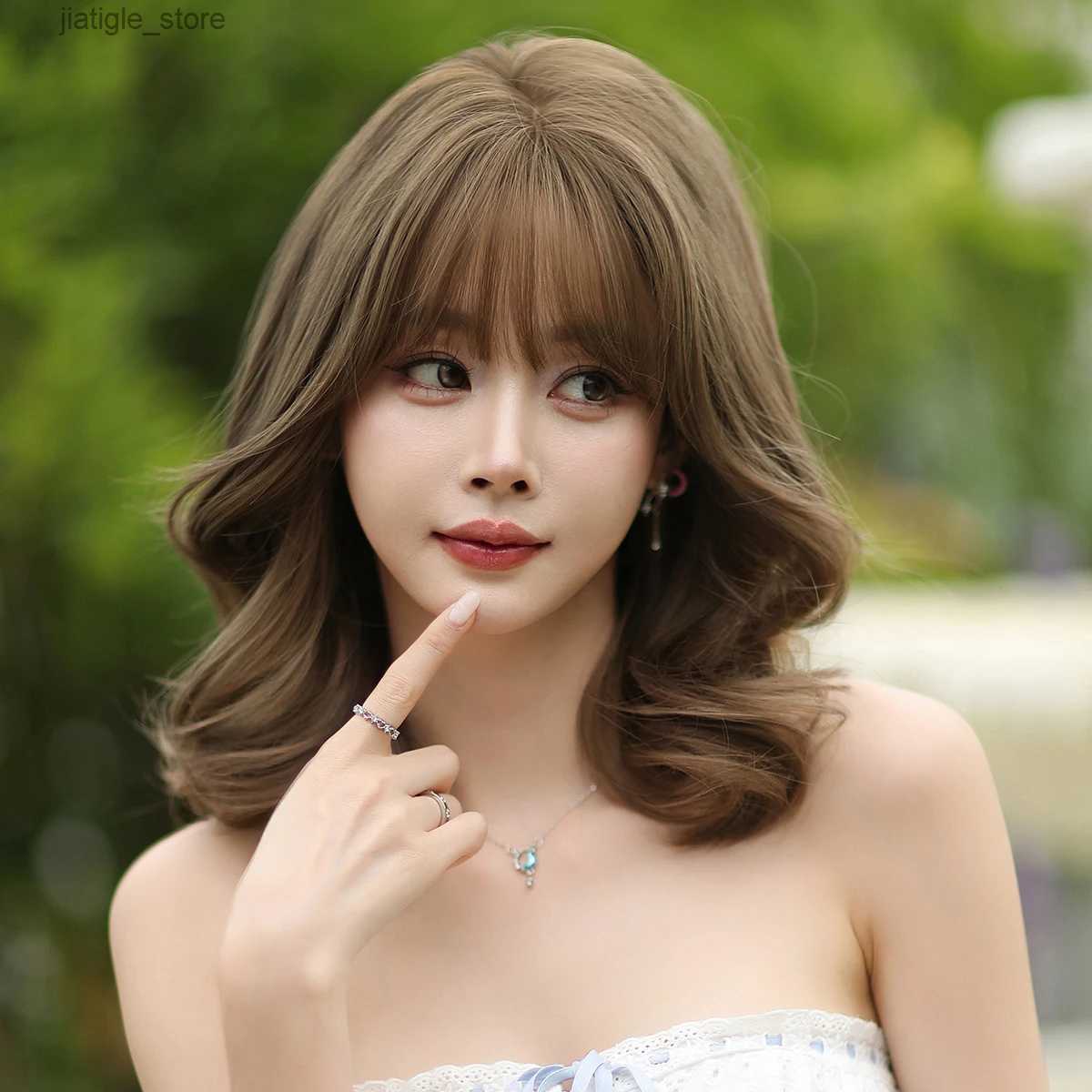 Synthetic Wigs NAMM Light Brown Women Wig for Women Daily Party Short Wavy Wigs Synthetic Wigs with Fluffy Bangs Heat Resistant Lolita Cosplay Y240401