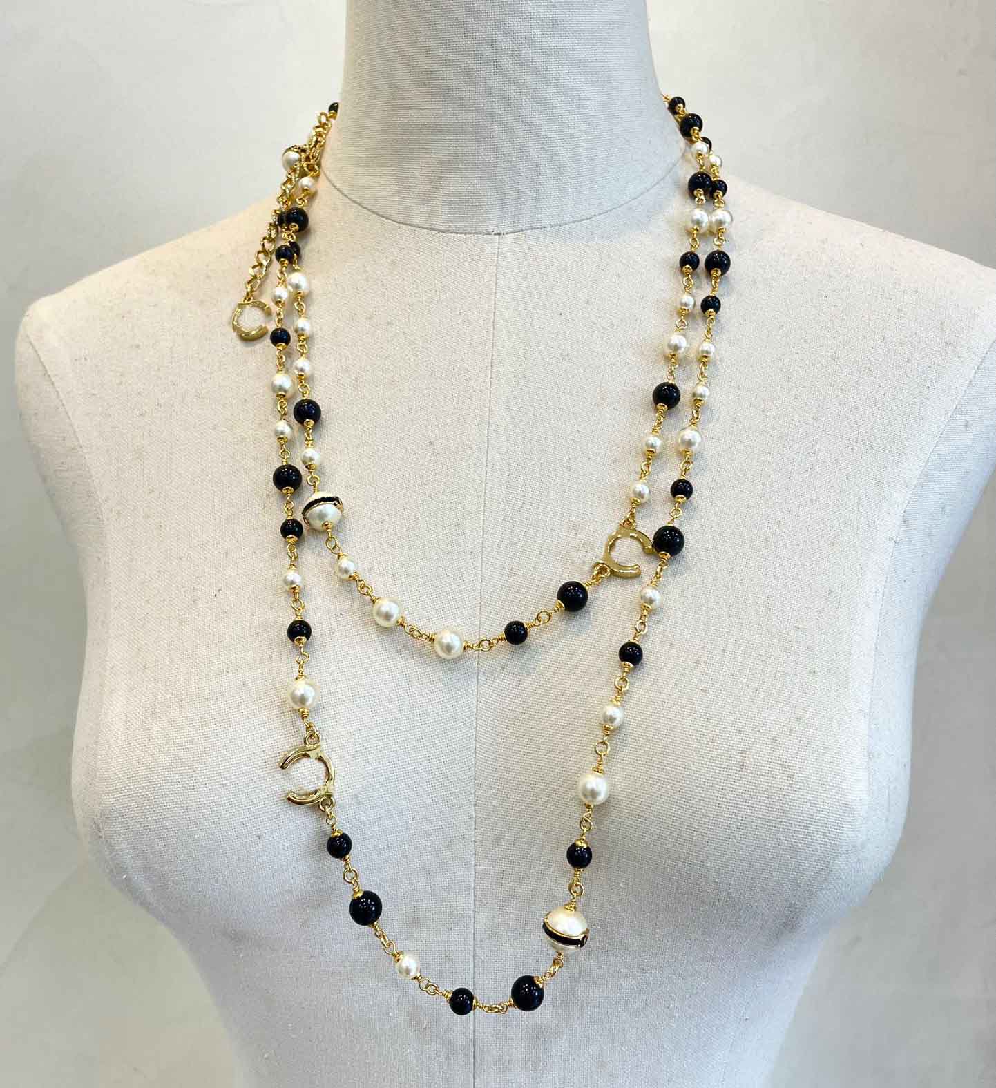 18K Gold Plated Long Necklace with White Shell Beads Black Charm Pendant Z250910