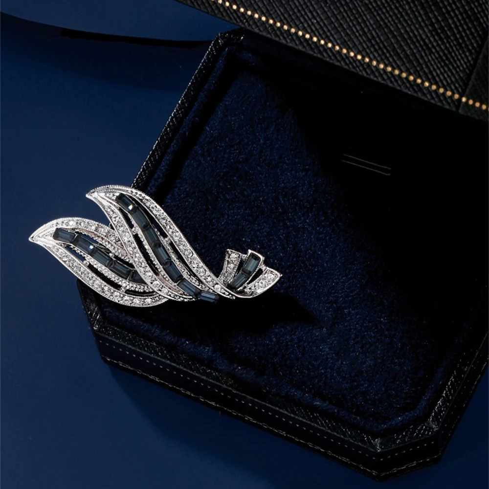 Fashion Exquisite Brooches for Women Girls Elegant Ribbon Crystal Metal Badges Casual Office Pins Suit Jewelry 241031
