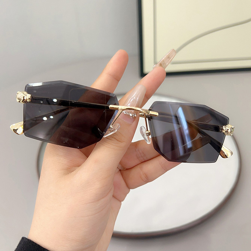 Polaroid lenses, high-end women's eyeglass frames, vintage metal sunglasses Fashionable cute cat eye glasses tortoiseshell anti blue light myopia
