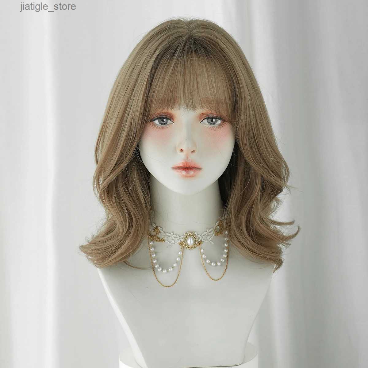Synthetic Wigs NAMM Light Brown Women Wig for Women Daily Party Short Wavy Wigs Synthetic Wigs with Fluffy Bangs Heat Resistant Lolita Cosplay Y240401