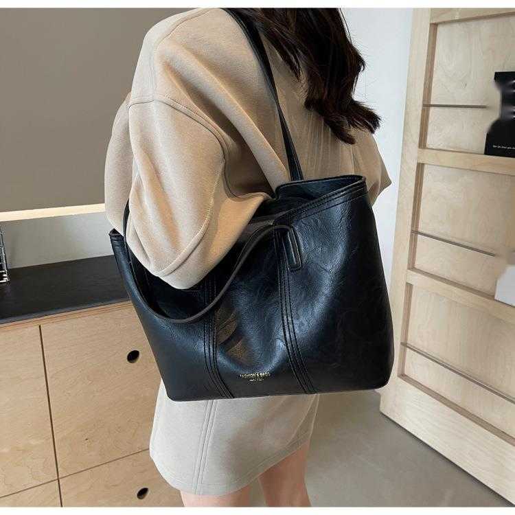 CMM New Commuter Fashion Handbag Large Capacity Shoulder Bag Tote Bag Womens Bag