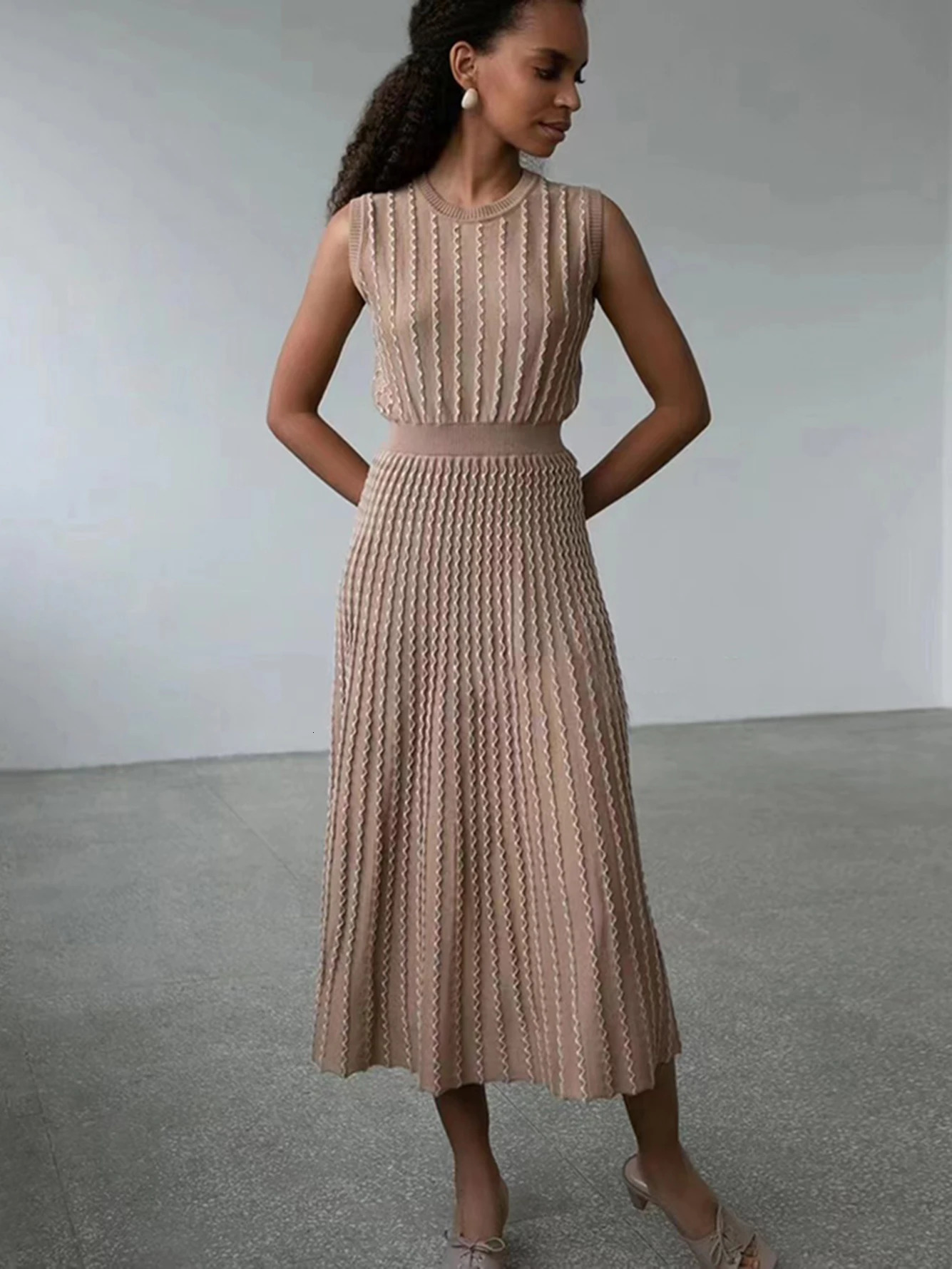 Vintage Knitted Dress For Women O Collar Draped Sleeveless High Waist Knit Midi A line Dresses Female Spring Fashion 240327