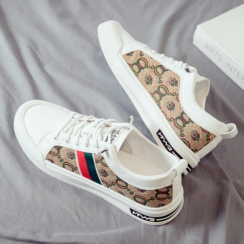 2024 New Summer White Korean Edition Trendy Men's Versatile Embroidered Little Bee Board Shoes Athletic & Outdoor Shoes