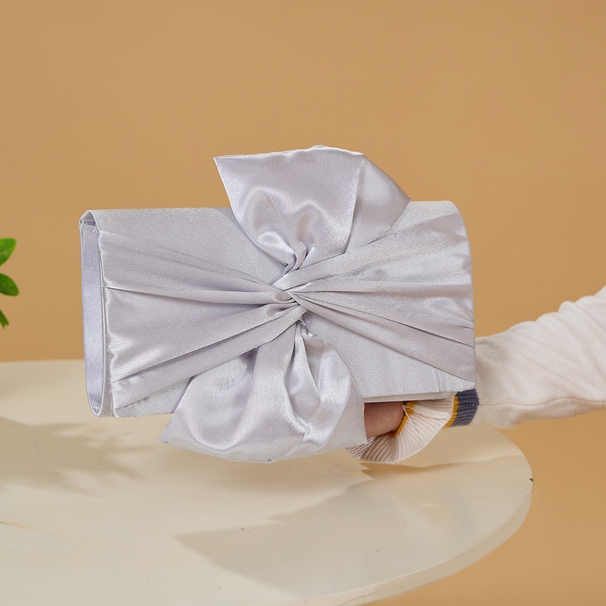 New designer pure classic color dinner bow slanted bride dinner gift bag dance party