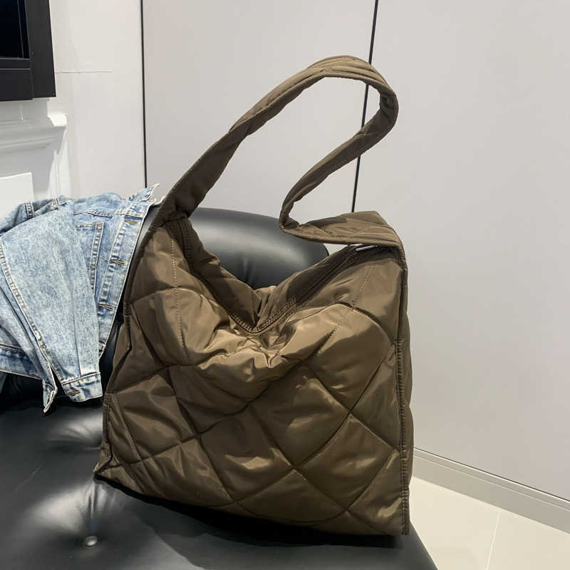 large capacity tote bag, fashionable diamond grid wide shoulder strap down cotton jacket bag, casual single shoulder crossbody bag women 241015