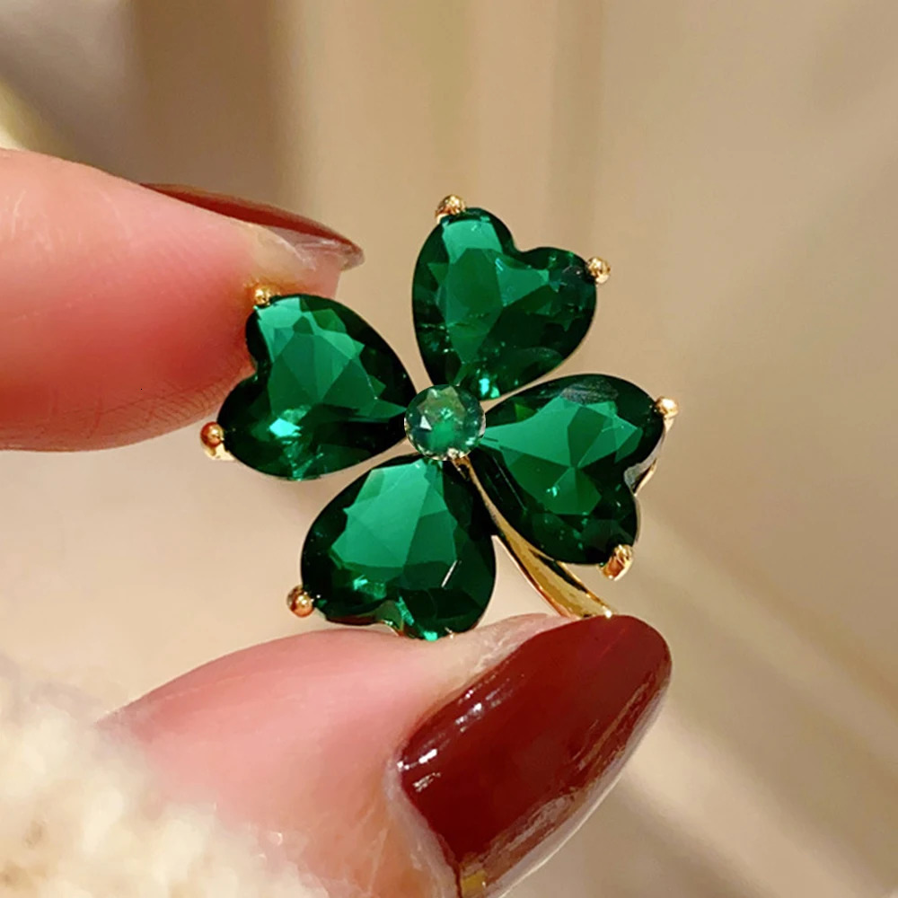 Delicate Green Crystal Lucky Four Leaf Clover Brooches for Women Retro Emerald Heart Lapel Pin Female Wedding Clothing Jewelry 241031