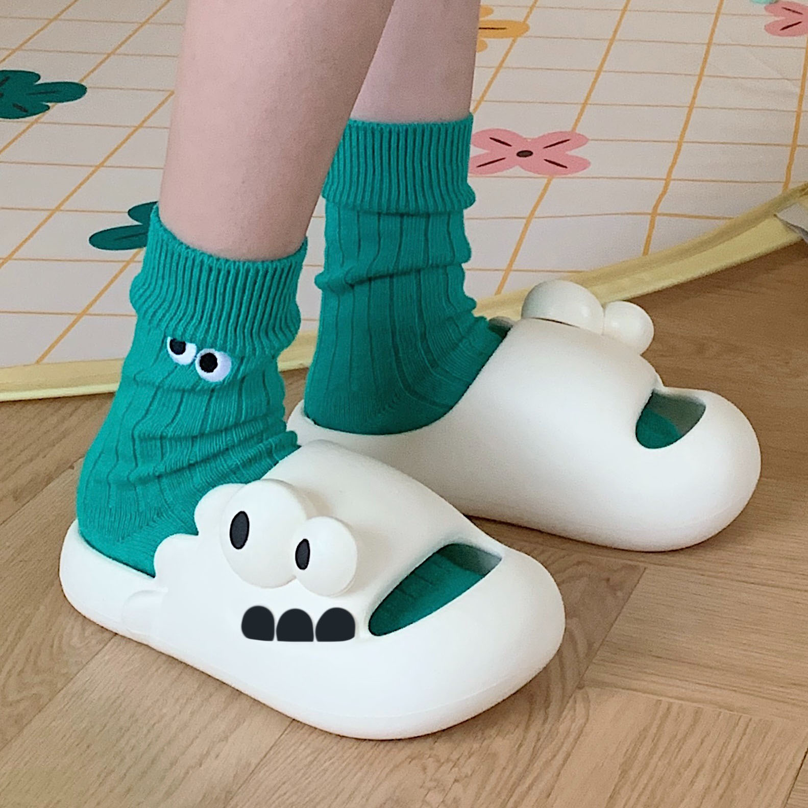 Soft bottom home summer slippers female personality funny big eyes dinosaur indoor street sandals girl slippers