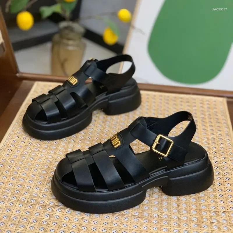 Sandals Women's Summer 2024 Woven Pig Cage Thick Sole One-piece Buckle Strap Hollow Beach Shoes Rubber Upper Material
