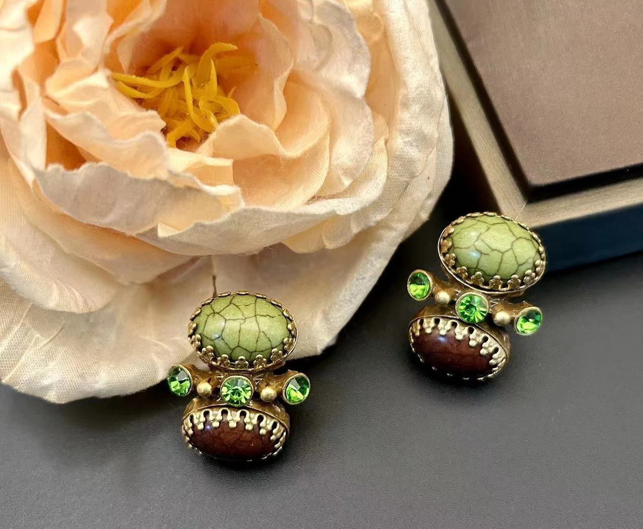 European and American literature and art retro heavy industry niche n high-end fashion natural stone necklace earrings brooch 241031