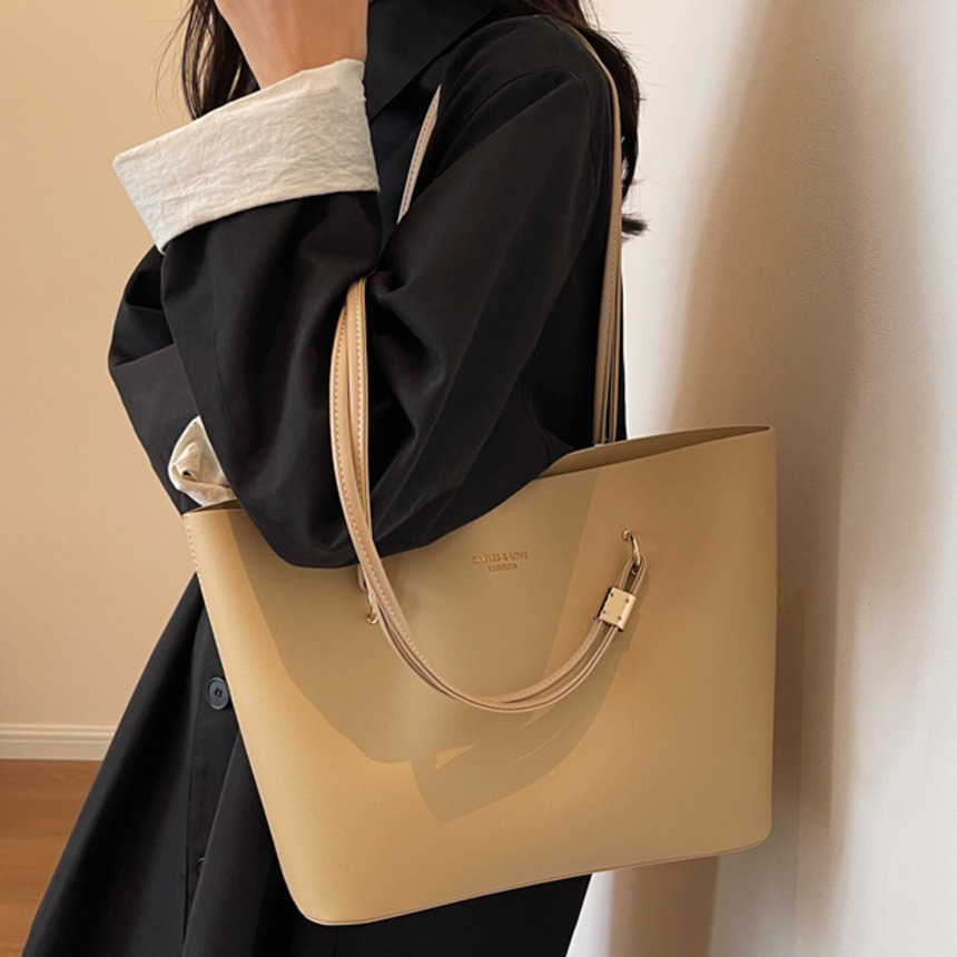 Shoulder Bags Wedding Bag Stylish One Shoulder Bag WoMens Bag Large Capacity Shopping Bag Armpit Tote Bag Textured And Stylish Tote Bag 241015